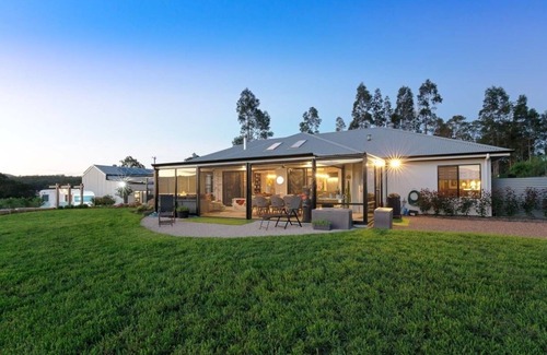 Greta Main House | Jasmine Lodge: Idyllic Retreat with Pool & Mountain Views