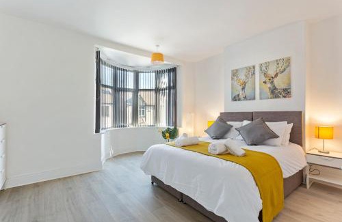 Nottingham Apartment | Jasmine Villa A: Family-Friendly Stay Near QMC & Uni