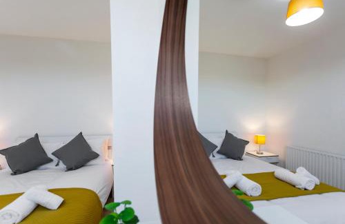 Nottingham Apartment | Jasmine Villa A: Family-Friendly Stay Near QMC & Uni