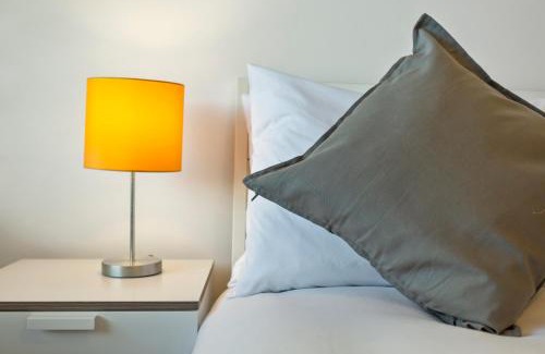 Nottingham Apartment | Jasmine Villa A: Family-Friendly Stay Near QMC & Uni