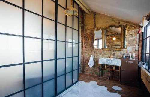 Loughborough Apartment | Discover Destinesia Jason Works: Pet-Friendly & Accessible Stay