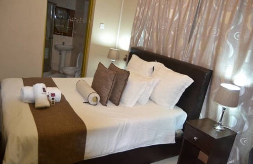 Selebi-Phikwe House | Jasper Guest House: Family-Friendly with Kitchen & Breakfast