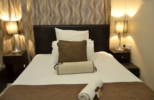 Selebi-Phikwe House | Jasper Guest House: Family-Friendly with Kitchen & Breakfast