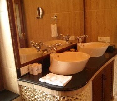 Bani Park Hotel | Discover Jasvilas: Guest Rated 9.5 with Oceanfront Views