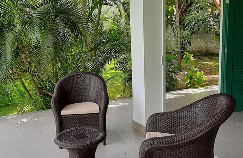 Parafuso House | Cozy Jauá House with Pool, Steps from the Beach