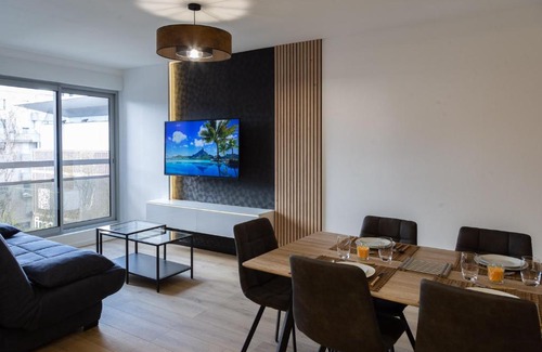 Clermont Ferrand City Centre Apartment | Central Jaude Hotel - Perfect for Families & Rated 10/10