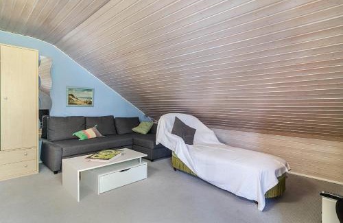 Owingen Apartment | Jaulneau: Family-Friendly Retreat with Pet Amenities