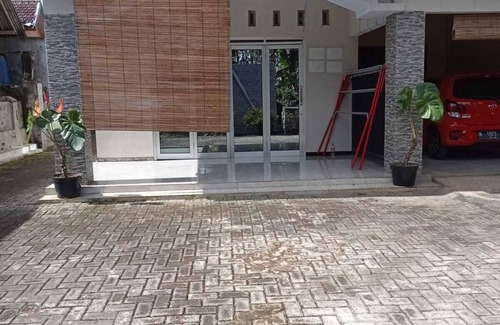 Wonosari House | Escape to Java Break Away: Family & Pet-Friendly Retreat