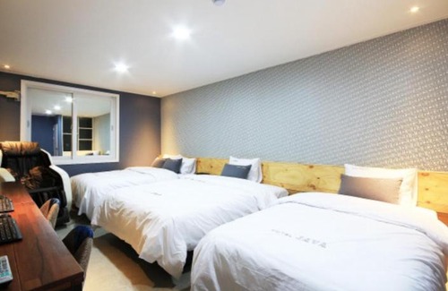 Gwangyang Hotel | Eco-Friendly Java Hotel: Family Retreat with Breakfast & Hot Tub