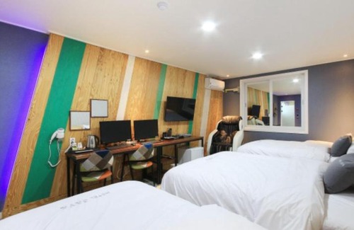 Gwangyang Hotel | Eco-Friendly Java Hotel: Family Retreat with Breakfast & Hot Tub