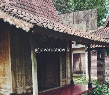 Condongcatur Villa | Discover Java Rustic Villa: Pet-Friendly Retreat with Pool