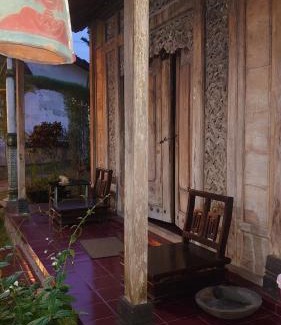 Condongcatur Villa | Discover Java Rustic Villa: Pet-Friendly Retreat with Pool