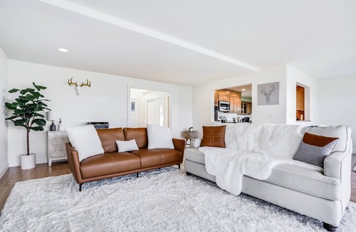 Underwood House | Spectacular Views of Mt Hood with Family-Friendly Amenities