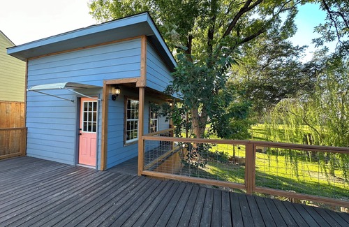 Greater East End Apartment | Remarkable Inner-Loop Bungalow: A Perfect City Retreat