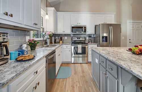 Buford House | Stunning LakePoint @ Lanier: Breathtaking Views & 10/10 Rating