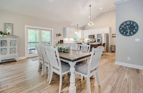 Buford House | Stunning LakePoint @ Lanier: Breathtaking Views & 10/10 Rating