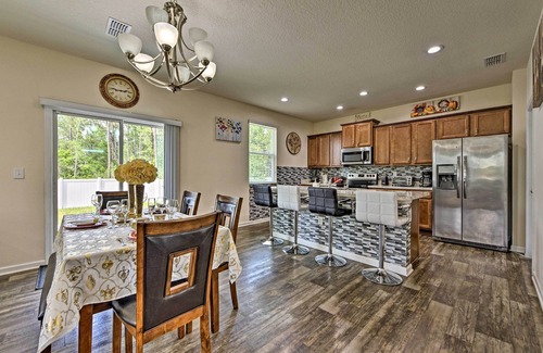 Westside House | Cozy Jax Home with Yard - Family-Friendly Near Adventure!