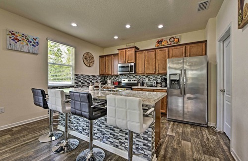 Westside House | Cozy Jax Home with Yard - Family-Friendly Near Adventure!