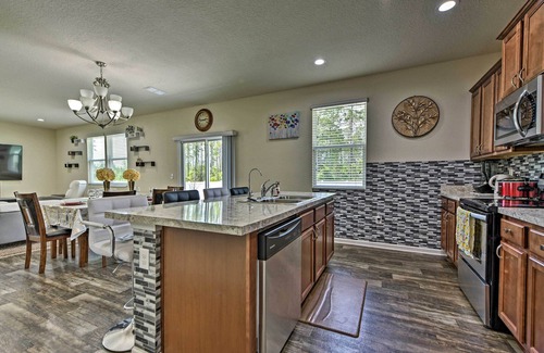 Westside House | Cozy Jax Home with Yard - Family-Friendly Near Adventure!
