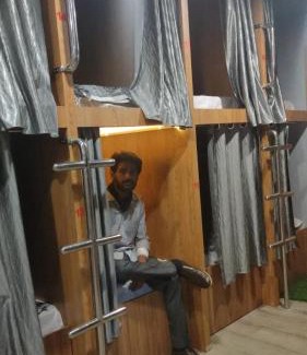 Alkapuri Hotel | Jay Ambe Dormitory