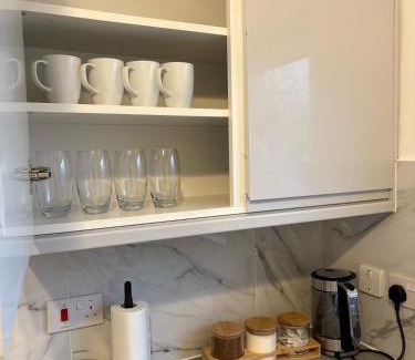 Dagenham Apartment | Jay3 Suites - Modern, Spacious & Charming One Bedroom Apartment in Dagenham