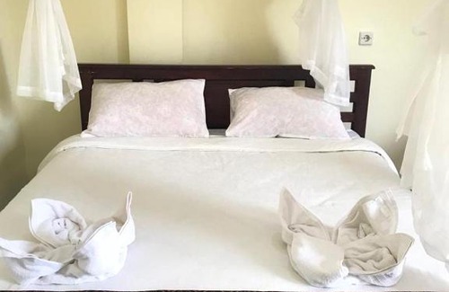 Moni House | Discover Jaya Hill Garden - 8.5/10 Rated Getaway