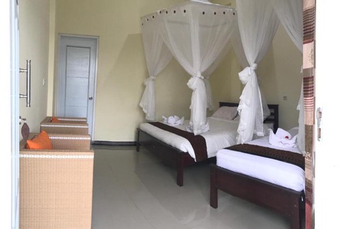Moni House | Discover Jaya Hill Garden - 8.5/10 Rated Getaway