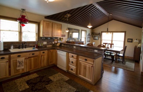 Moab Cabin | Enjoy a Relaxing Stay at Jaydee's Run Cabin Near Moab!