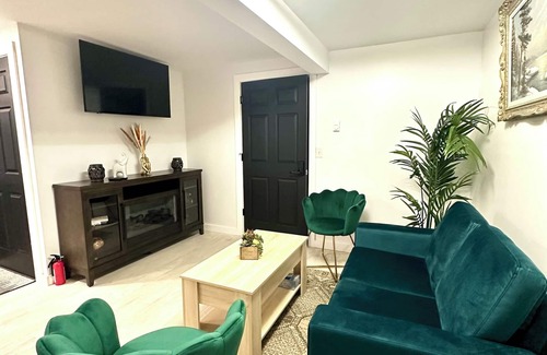 St. Albans Apartment | Welcoming Stay at JayLei Humble Abode for Families