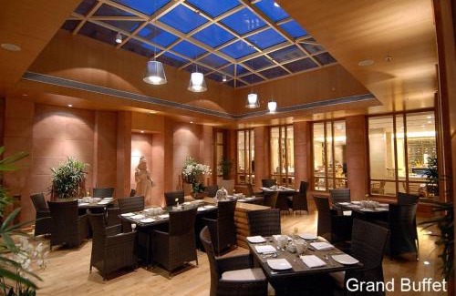 Taj Ganj Hotel | Experience Elegance at Jaypee Palace Hotel with Ocean Views