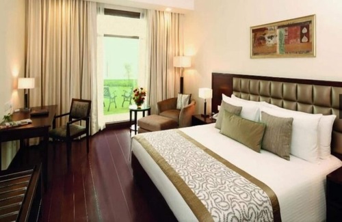 Mussoorie Hotel | Elegant Jaypee Residency Manor with Spa and Pool Access
