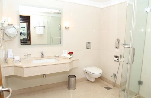 Mussoorie Hotel | Elegant Jaypee Residency Manor with Spa and Pool Access