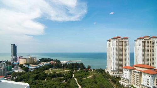 Seri Tanjung Pinang Apartment | Relaxing Jazz 313: 2-Bedroom Suite with Pool & Seaview