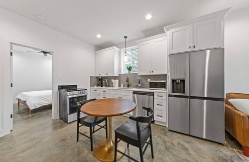Lafayette House | Jazz House - King Bed, Pet Friendly & 10/10 Guest Rated