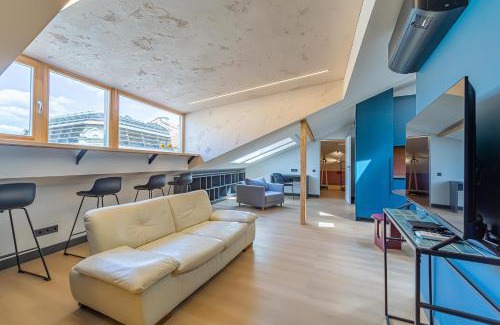 Old Town Apartment | Comfortable Jazz Old Town Apartment with AC for Families