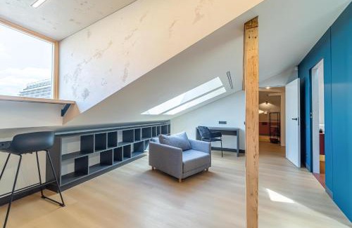 Old Town Apartment | Comfortable Jazz Old Town Apartment with AC for Families