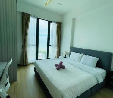 Seri Tanjung Pinang Apartment | Ocean View Jazz Suite with Netflix & Pool Access