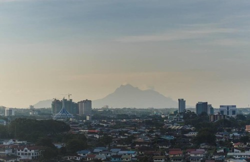 Kuching Apartment | Comfortable Jazz Suites 1 Vivacity with Hot Tub & Family Perks