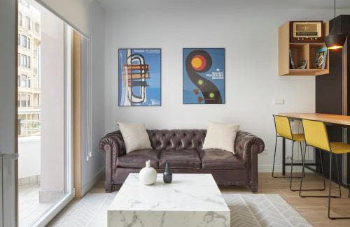 Gros Apartment | Discover Jazzaldi Suite: A Family-Friendly 4-Star Retreat