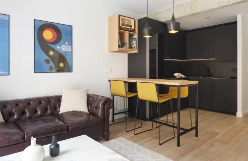 Gros Apartment | Discover Jazzaldi Suite: A Family-Friendly 4-Star Retreat