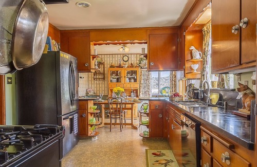 Richmond Annex House | Unforgettable Jazzy Jives with Spa and Breakfast Amenities