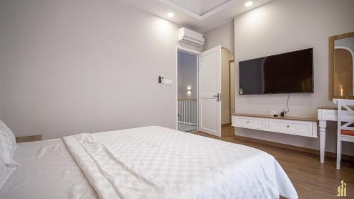 Phan Thiet Hotel | JB. Nguyễn Villa NovaWorld: Oceanfront Retreat with Pool
