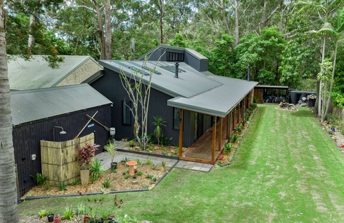 Myola House | JB's - Oceanfront Retreat with Spa, Decks & Pet Friendly