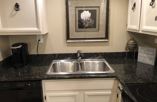 Johnson City Apartment | Guest Rated 10/10: JC Base Camp with Full Kitchen & Laundry