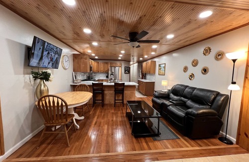Hebron Apartment | Cozy JC's Place #4: Family-Friendly with Breakfast Included
