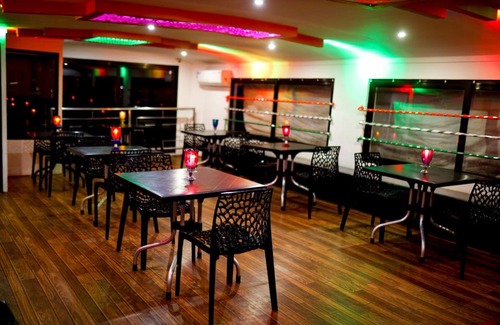 Erezha Boat Rental | Experience JCT Houseboat: Family-Friendly with Dining Options