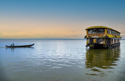 Erezha Boat Rental | Experience JCT Houseboat: Family-Friendly with Dining Options