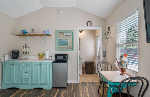 Safety Harbor Cottage | Discover JD's Hideaway By The Sea: 10/10 Oceanfront Retreat