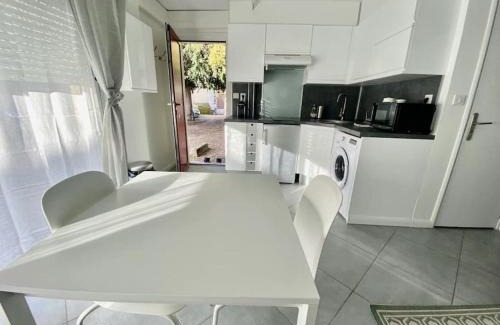Gare-Jouvenet Apartment | Child-Friendly Getaway at Jean Paul 2 – Guest Rated 9.5!