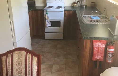 Sanctuary Point House | Cozy Jean's Cottage: Ocean Views & Spa near Palm Beach